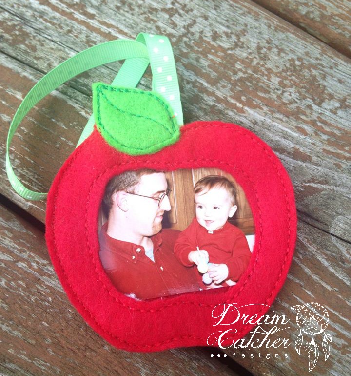 In The Hoop Apple Picture Frame Embroidery Design - The Creative Frenzy